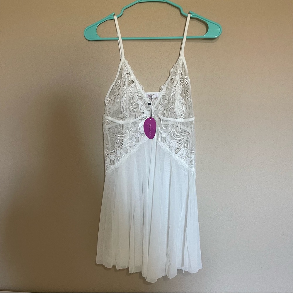 Elegant White Lace Chemise